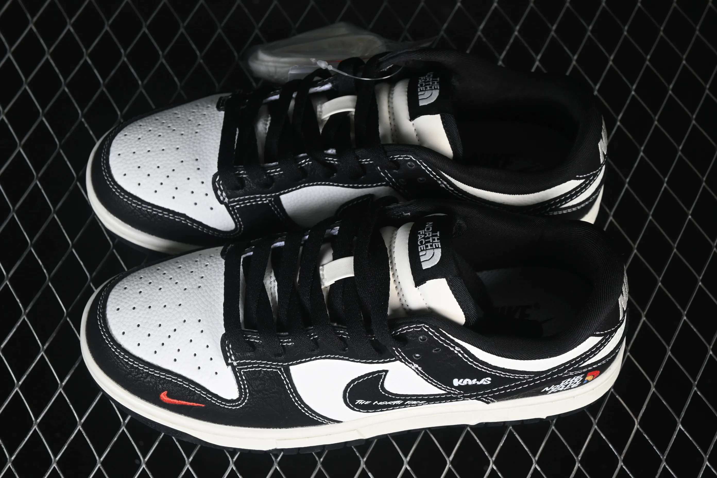 All categories Nk SB Dunk Series Nk SB Dunk Low High-end customized low-top sneakers Nike SB Dunk Low North Face co-branded black and white High-end customized low-top casual sneakers YF9511-915